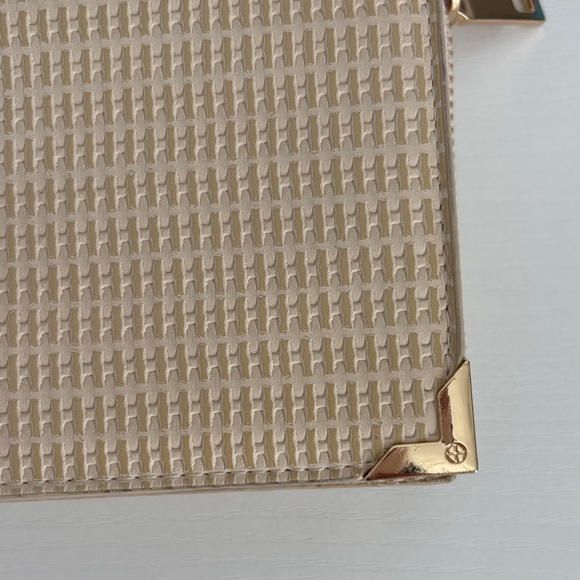 Urban Expressions Tan Crossbody Bag - Picture 4 of 12